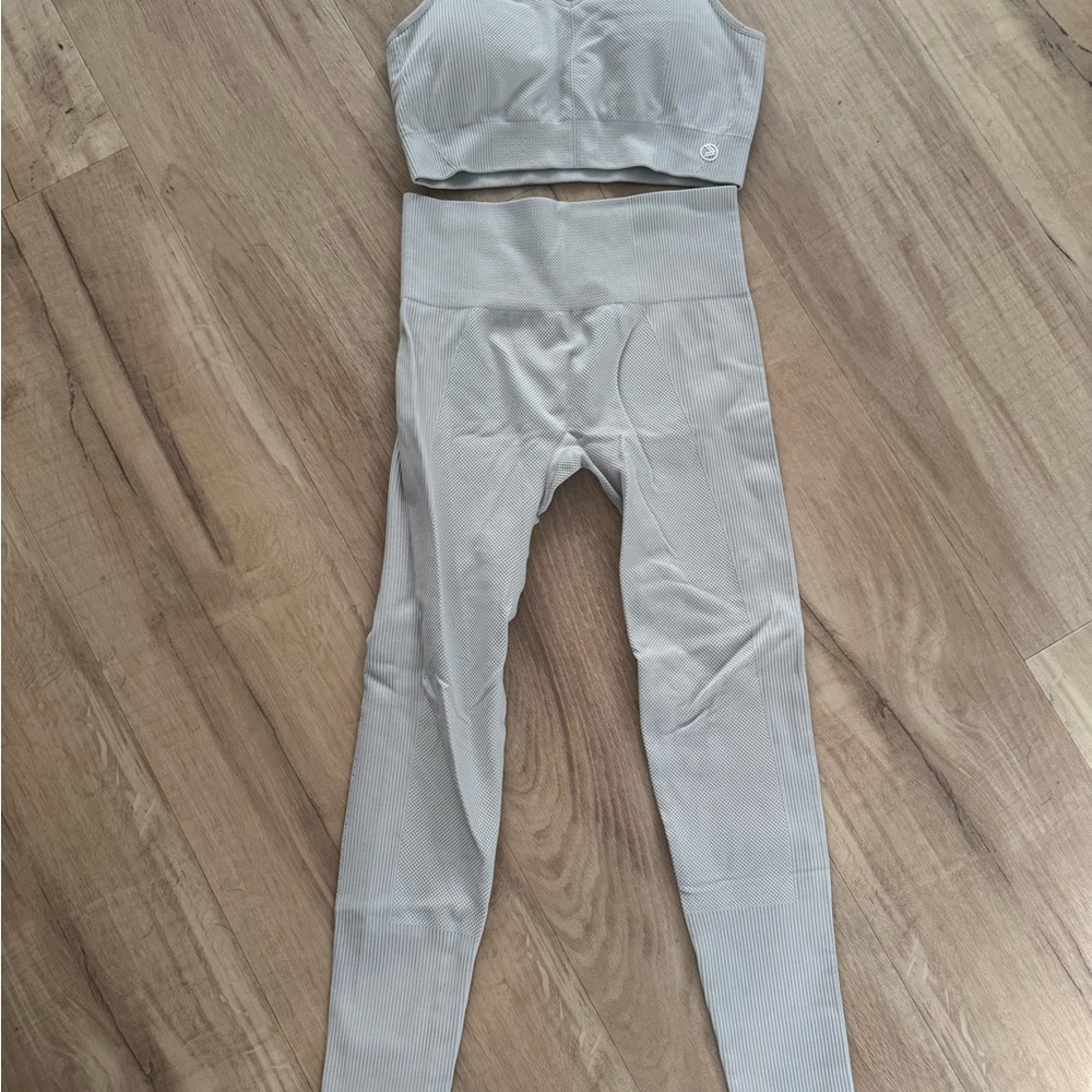 Seamless Light Gray Ribbed Leggings & Matching Sports Bra Set